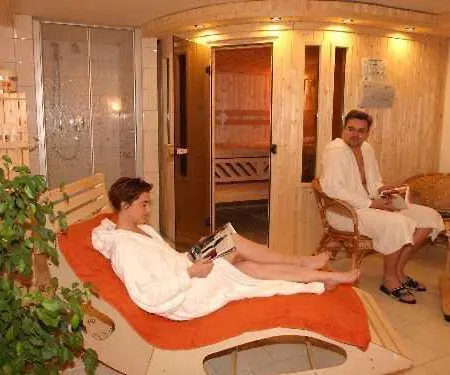 凯撒奥斯特西普尔酒店